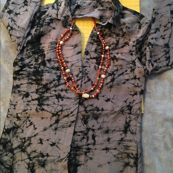 NWT- Peek A Boo exposed Back 😍 Button Down Shirt! - Picture 1 of 6